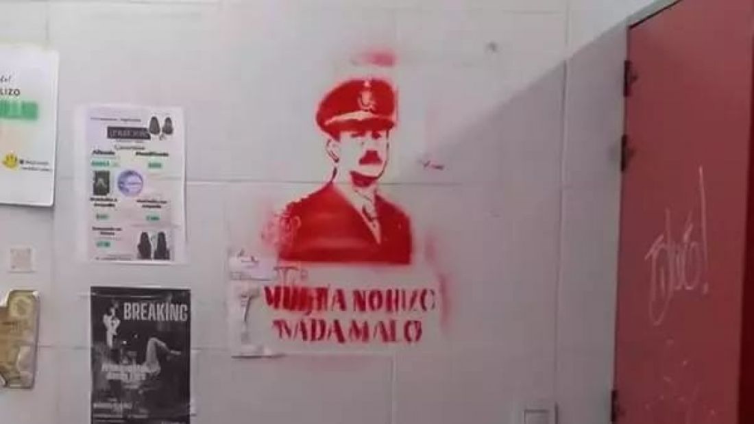 Seguidores de Milei pintaron la UNT con la cara de Videla, a favor de la dictadura