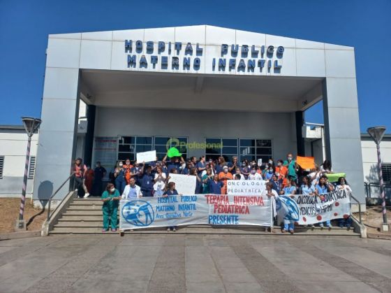 Médicos autoconvocados realizan paro por tiempo indeterminado: sólo atienden urgencias