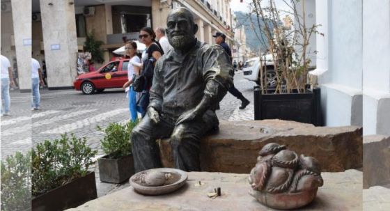 Desapareció el cajón del Cuchi Leguizamón: “Se han robado el cuerpo de mi papá”