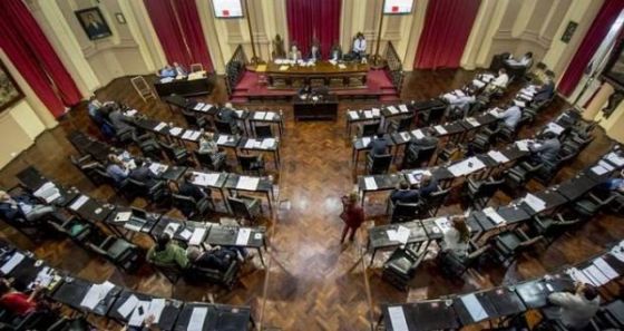 Están previstos en 2023 ''jugosos sueldos'' para diputados y senadores