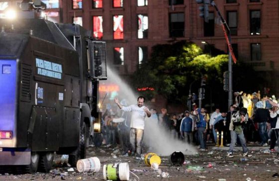 Entre festejos y destrozos, detuvieron a hinchas en el Obelisco