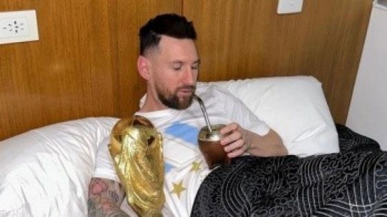 Desayuno de campeones: Messi amaneció con la copa y tomando mate