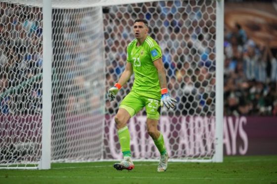 Un psicólogo explicó cómo el Dibu Martínez influyó en los jugadores franceses para ganar en los penales