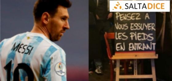 Francia no lo supera: en un bar, pusieron la camiseta de Messi para limpiarse los pies antes de entrar.