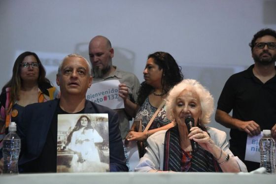 Su madre fue secuestrada cuanto él tenía 9 meses de gestación: Abuelas de Plaza de Mayo anunciaron la restitución de identidad del nieto 132