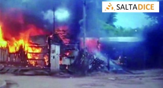 Sus denuncias eran desestimadas: mujeres indígenas quemaron la casa de una familia acusada de vender drogas.