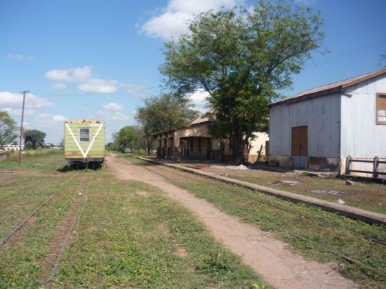 Fue embestido por un tren y perdió parte de la pierna