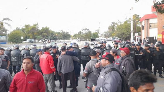 Trabajadores de Coca Cola en huelga, fueron reprimidos por Infantería
