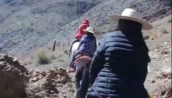 Un hombre se desbarrancó, cayó a un precipicio y fue auxiliado por baquianos del lugar