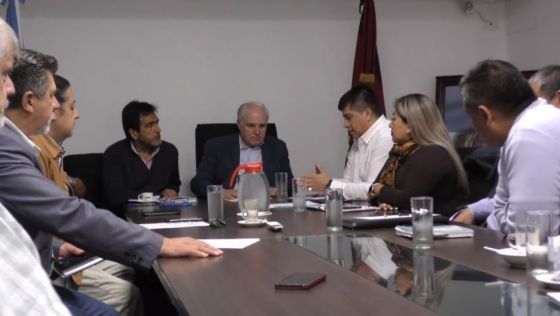 El Gobierno finalmente se reunió con los docentes a negociar paritarias