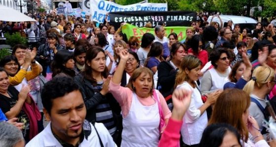 Docentes inician la 4ta semana de paro con marchas. Salud y universitarios se suman