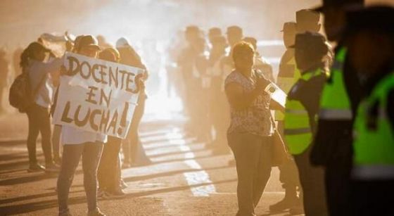 ¿Fin del conflicto docente? No se descontarán los días de paro y el salario incial será de 203 mil pesos igualando la Canasta Alimentaria