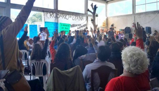 "La docencia no baja las banderas": resolvieron continuar el paro hasta que se derogue el plan de recuperación de contenidos