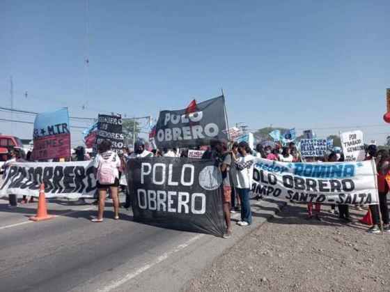 Manifestantes en Güemes