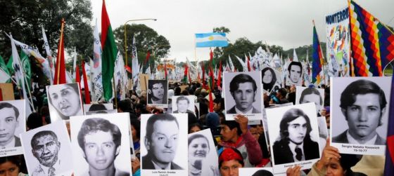 Morales conmemoró la Noche del Apagón sin memoria, ni verdad ni justicia: prohibió el paso a la concentración y los obligó a volver