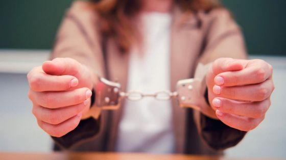 Detuvieron a una docente buscada desde 2016, acusada de estafar con postítulos falsos