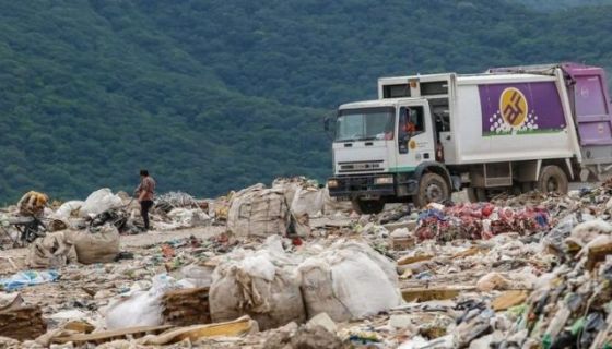 Sin tratamiendo adecuado de la basura de la tercera celda, habilitarán una nueva trinchera en el vertedero San Javier