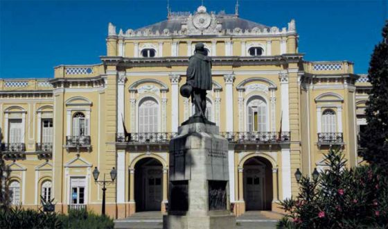 En medio de la crisis económica que atraviesa el país, Salta tendrá otra Legislatura ''mas bonita''