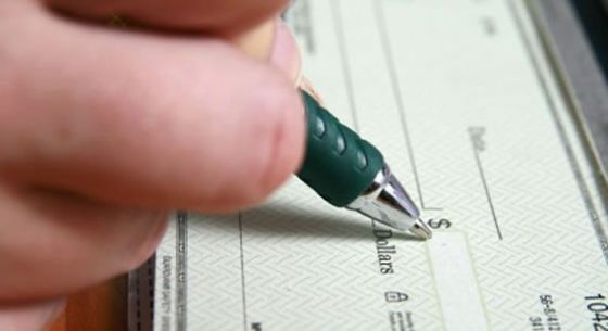 Fue detenido tras realizar compras con cheques sin fondos