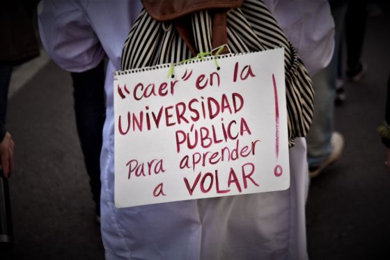 Massa se refirió a jóvenes en su día y los instó a ''rebelarse para defender el derecho a estudiar''