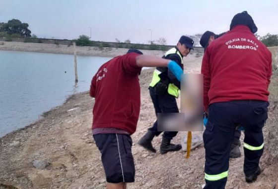 Encontraron a un turista sin vida flotando en el Dique Las Lomitas de Campo Quijano