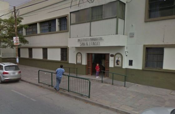 Una docente denunció a otro profesor por abuso, y la echaron a ella