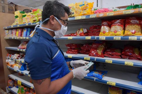 El gobierno decretó precios máximos para 1432 productos de alimentación e higiene