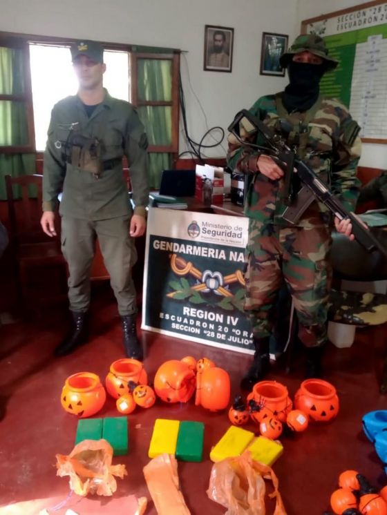 Dulce o droga: encontraron más de 5 kg de cocaína en calabazas de Halloween