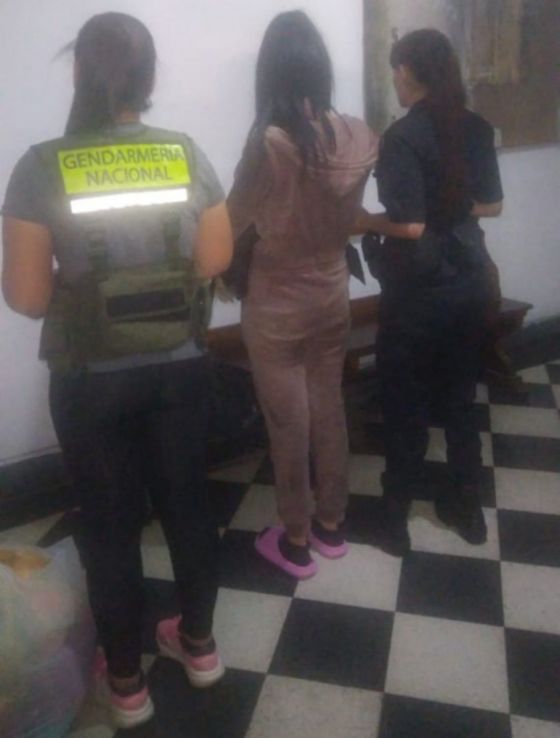 Detuvieron a una mujer acusada de trata de personas: llevaba dos víctimas en ese momento