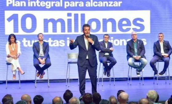 Massa presentó oficialmente el Plan integral de promoción y desarrollo del turismo internacional