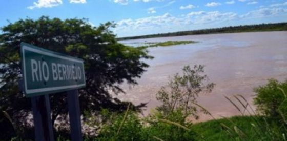 Se tiró al río Bermejo para salvar a su pequeño hijo, pero fue arrasado por la corriente y falleció