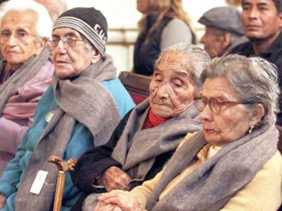 Juntan firmas para que Milei no ajuste a los jubilados