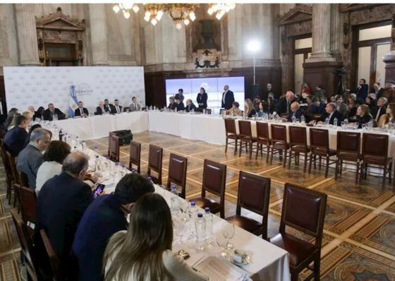 Una estafa: la Ley Bases permite la apropiación de terrenos estatales a privados