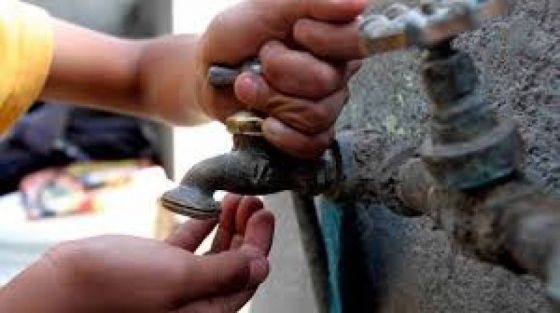 Sin agua hace 15 días: El reclamo en un barrio de zona sur