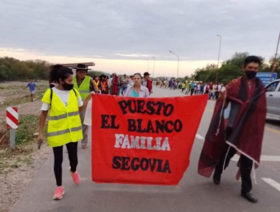 "Primero muertos antes que entregar las tierras donde vivimos", avanza la marcha campesina hacia la capital.
