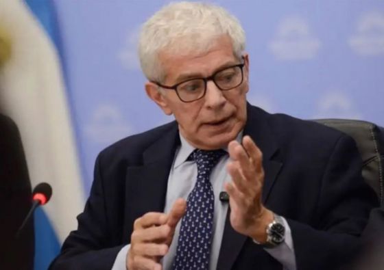 Un dinosaurio: el Ministro Cuneo Libarona rechaza "las identidades sexuales que no se alinean con la biología"