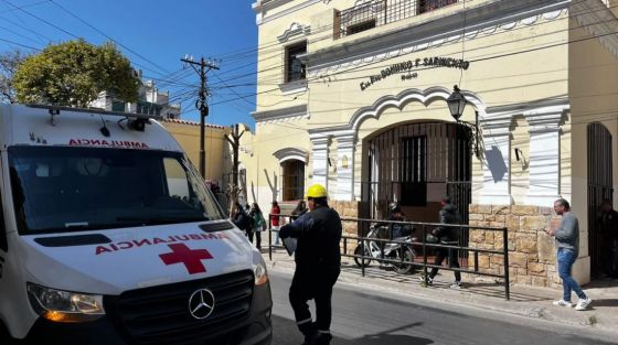 Clausuran y suspenden clases presenciales en la Sarmiento