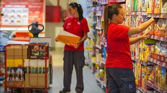 Por presión del gobierno, los supermercados no pagarán a trabajadores el aumento acordado con el Sindicato de Comercio