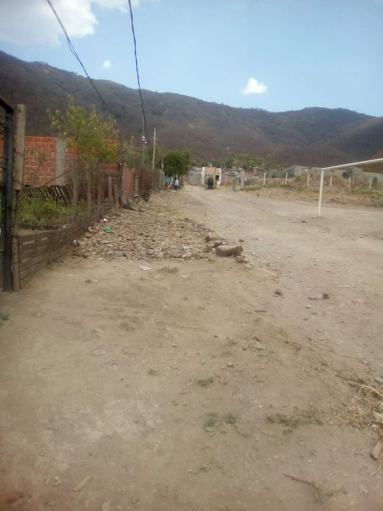 Calle que quedaría bloqueada, único paso del barrio.