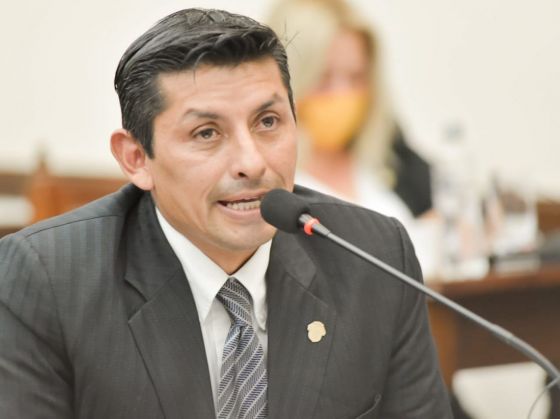 Proponía controlar el uso de los vehículos oficiales, ahora los usa con fines personales. Lo denunciaron sus vecinos