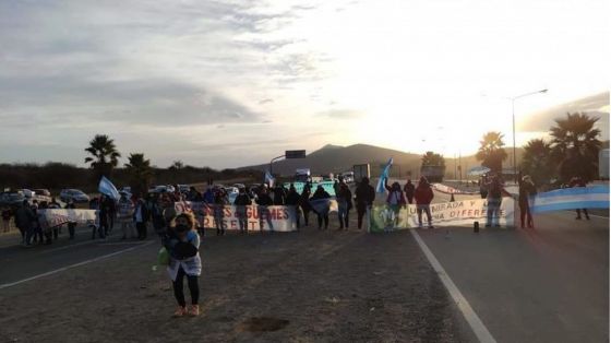 Imagen del corte de ruta ayer en Aunor