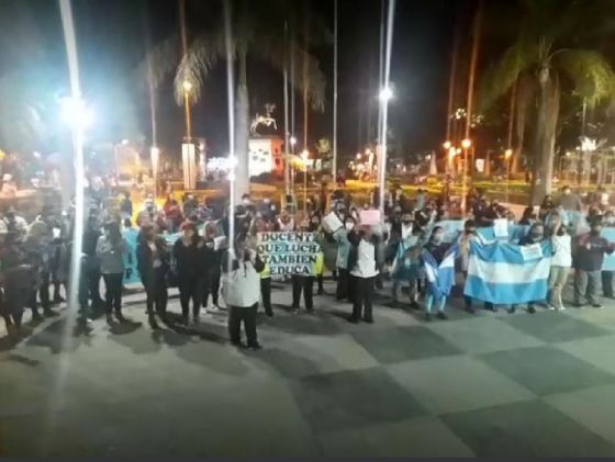 Anoche: manifestación docente en Tartagal