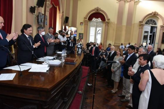 Sáenz juró la nueva Constitución con límites a la reelección de gobernadores, legisladores y el mandato de jueces