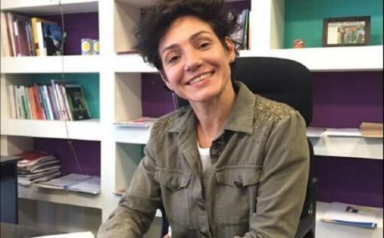 "Domingo 9 de la mañana y ya estoy despierta", desde su cama la Secretaria de Cultura subió un video lamentándose por tener que trabajar