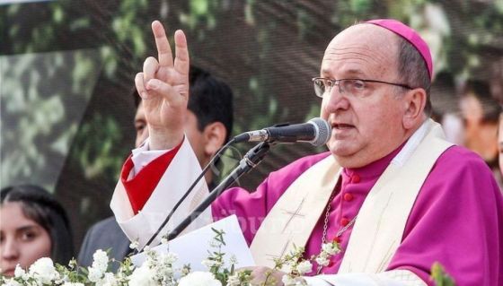 Conmoción: el arzobispo Cargnello denunciado por golpear a una monja