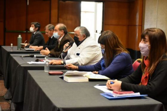 “Vamos a proponer una especie de pase sanitario". Preocupación por la reticencia de ciudadanos a vacunarse