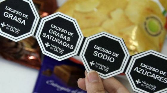 Etiquetado Frontal: envases de alimentos y bebidas deberán advertir sobre su contenido desde agosto