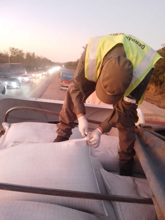Más bagayeo VIP: ahora decomisaron 45 toneladas de soja rumbo a la frontera con Bolivia