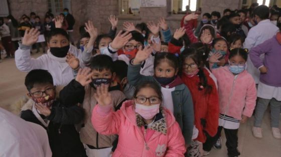 Mirarnos: más de 1300 niñas y niños de escuelas rurales salteñas recibieron anteojos