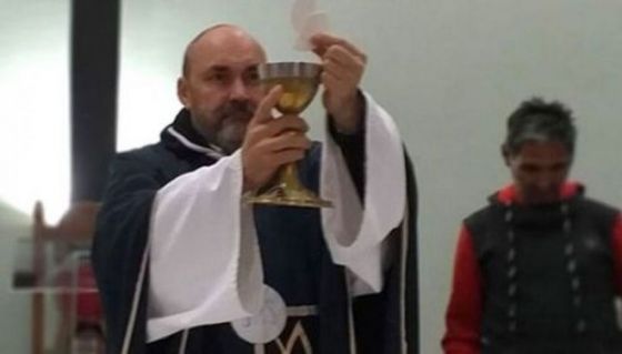 Un cura acusado por abuso sexual desde 2019 mantenía contacto con jóvenes, el obispado de Orán lo suspendió